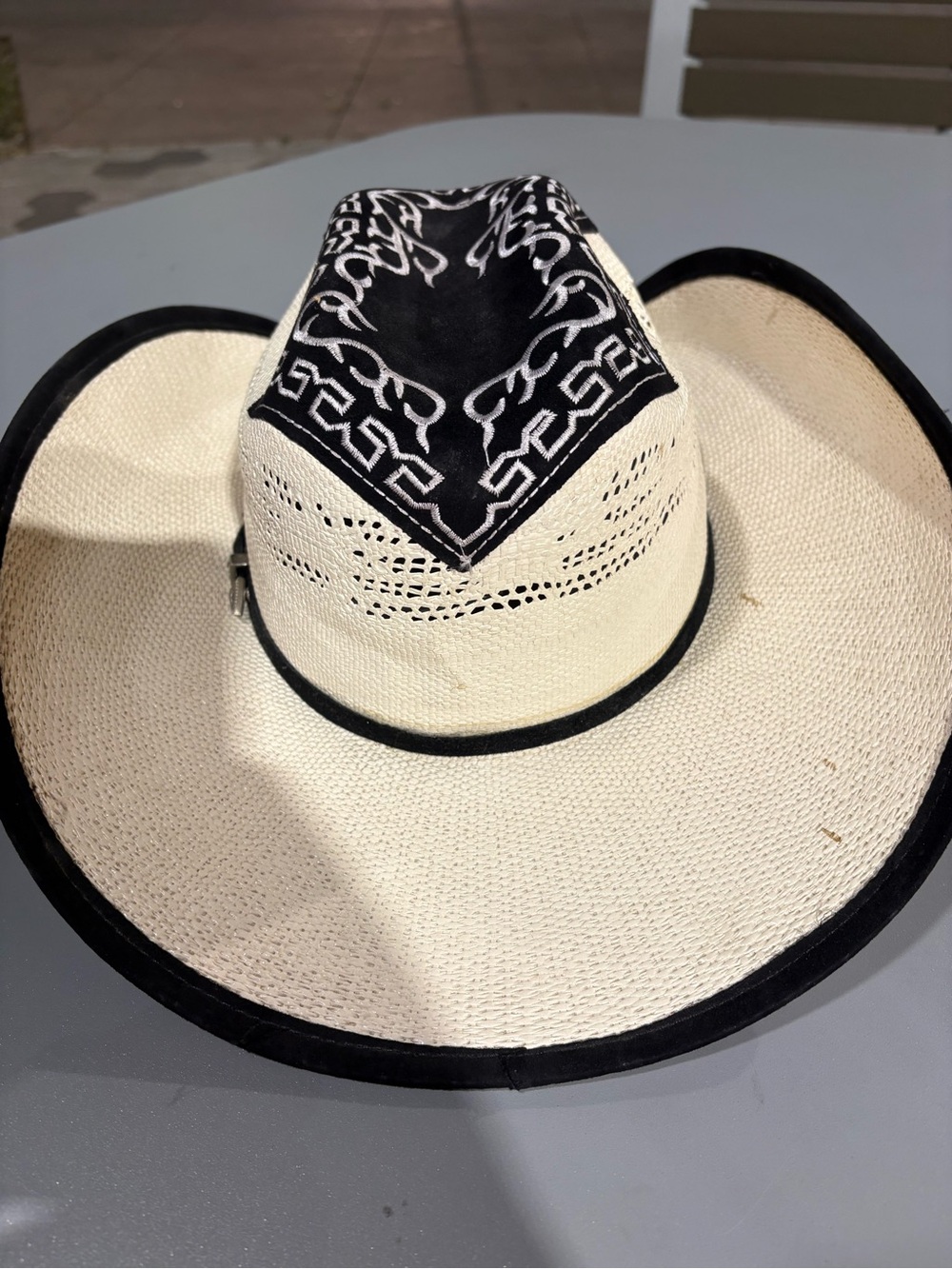 WE- Made in Mexico Two-Tone Cowboy Hat - Cream & Black - Picture 4 of 8
